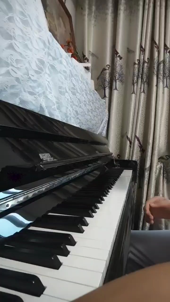 嗯