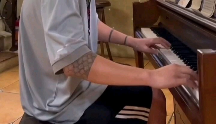 0基础没学过钢琴哈😊