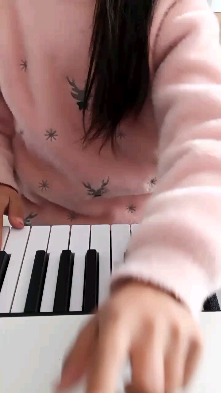 这首歌练了几天就会了。