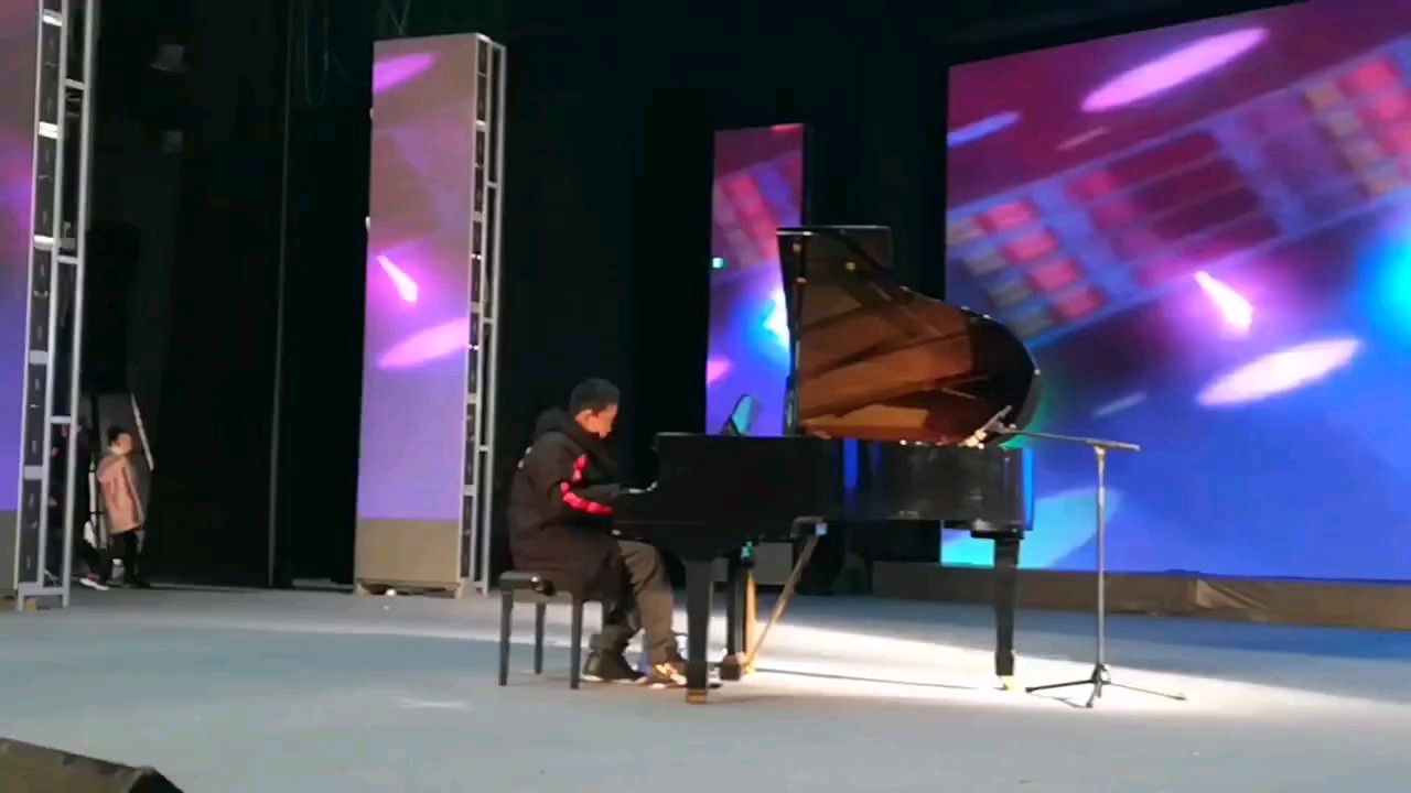 第一次参加比赛，刚好学习两年半，8岁半