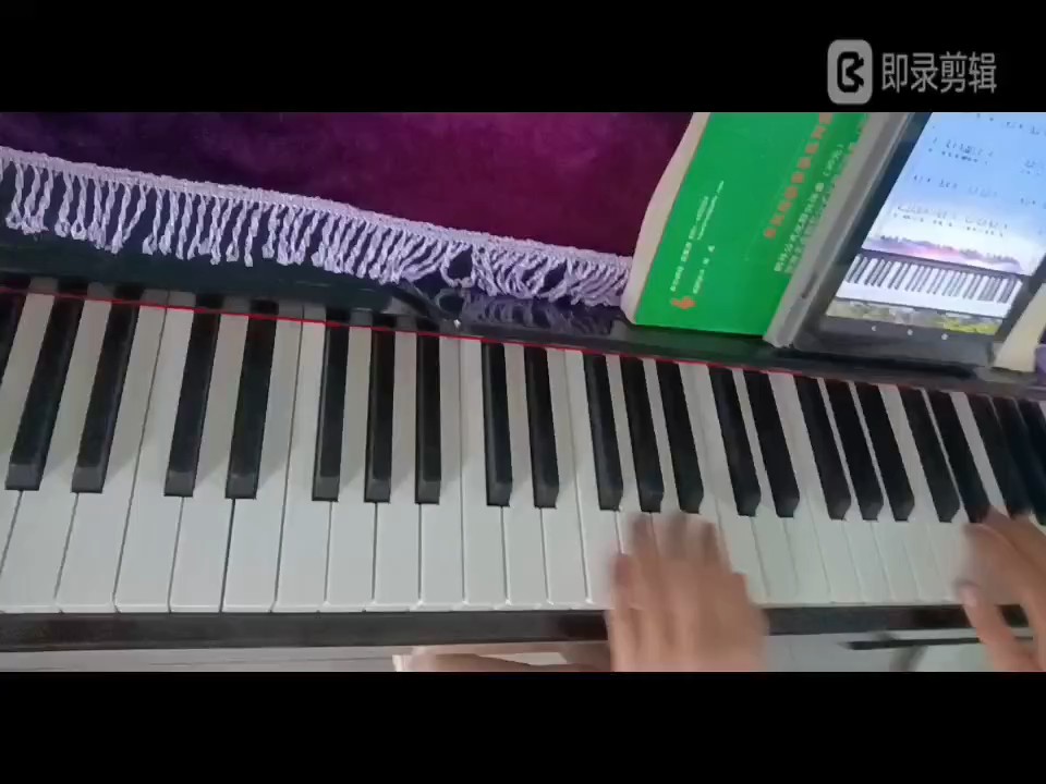 外婆桥，小时候看着外婆的笑容觉得没有什么，现在回想便觉得是最美的