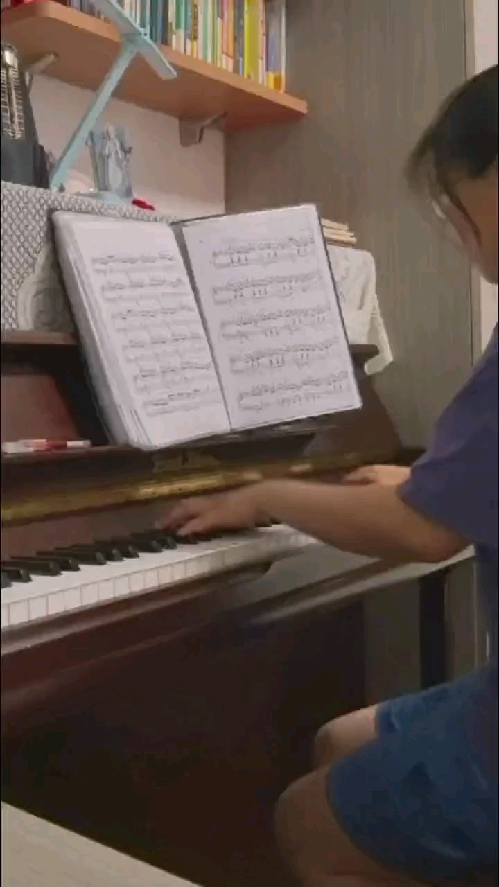 每晚放学后的努力练琴（曲目：黑键练习曲）