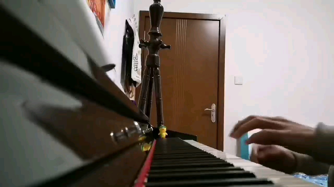 弹的时候指甲没有剪干净...有点影响効果，等练完了发完整版的qwq🌚