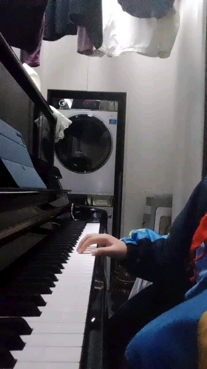 是个孩子哦 9岁的 间奏 呵呵