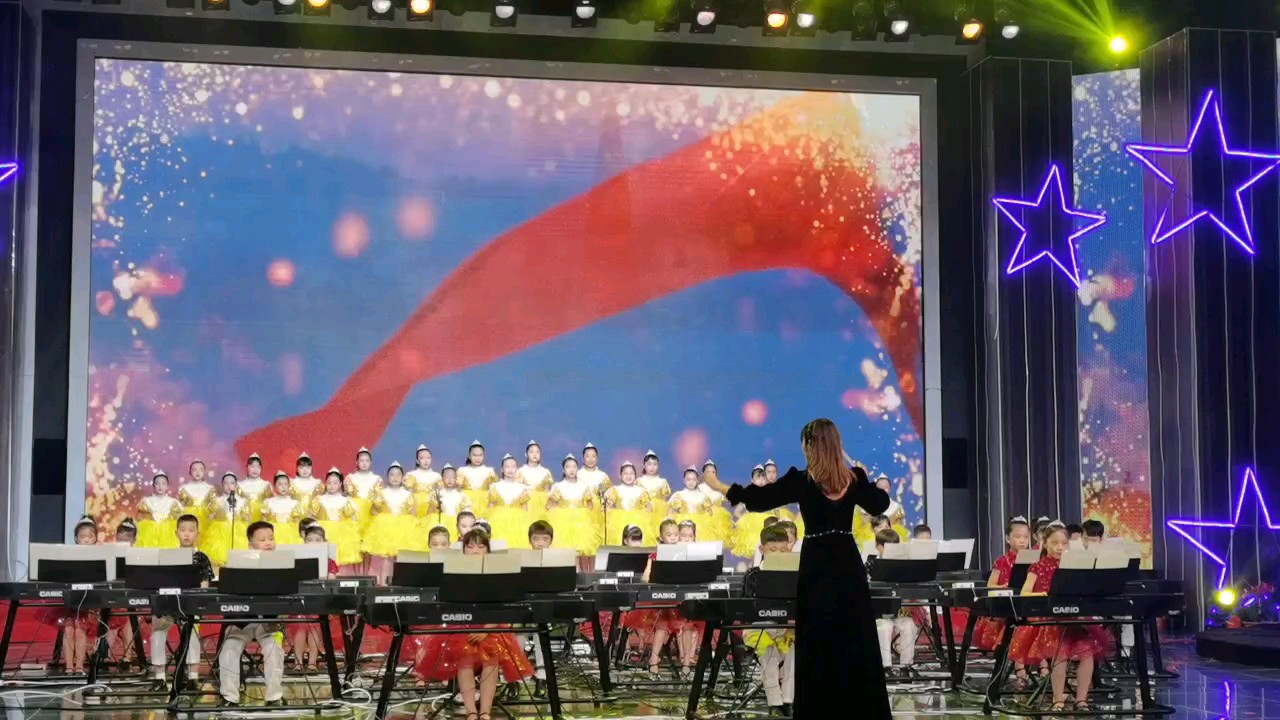 之前校乐团钢琴比赛，拿了个二等奖，嘻嘻😉