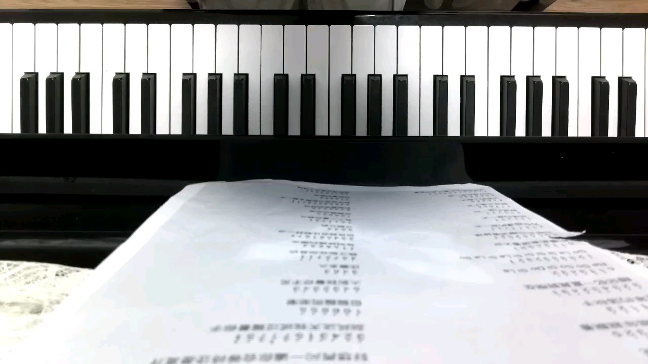 虽是晴天 但整首歌都在下雨……
