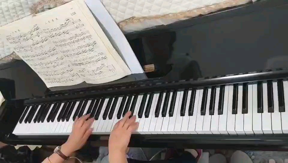 最近每次练琴都要弹几遍这首，哼着弹逐渐进入音乐 不考虑难度，只要好听俺就上手哈哈哈哈