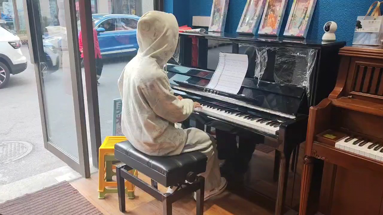 张碧晨“笼”