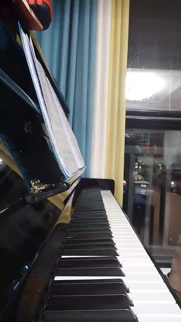 来首欢快的曲子