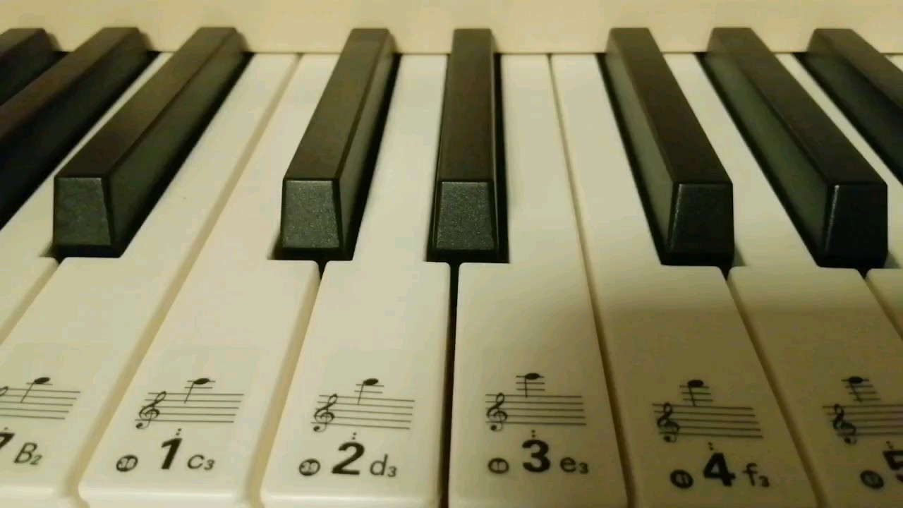 谁知道这首曲子叫什么，之前有弹过，现在只记得一段了