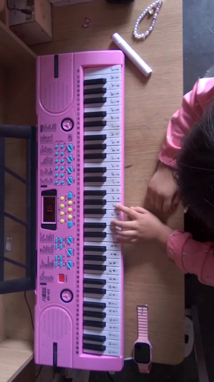 只会单手弹，多多指教。