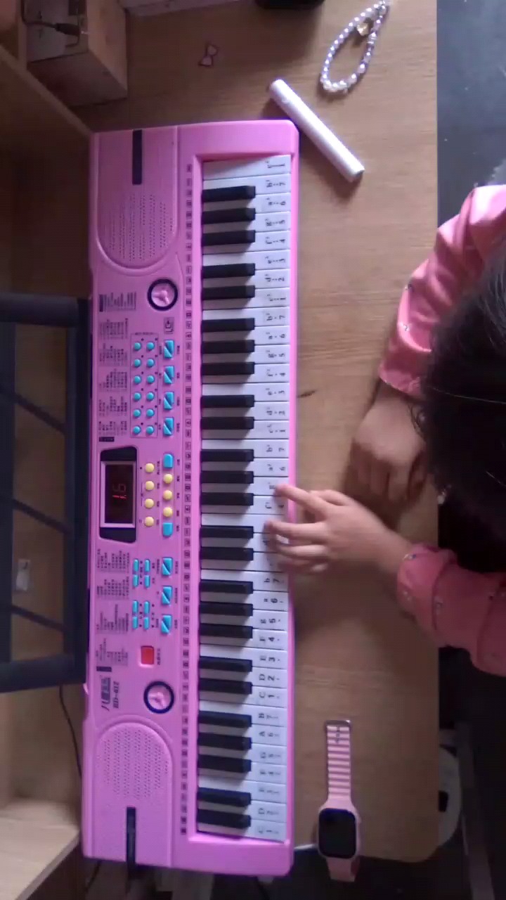 不会双手弹，多多指教