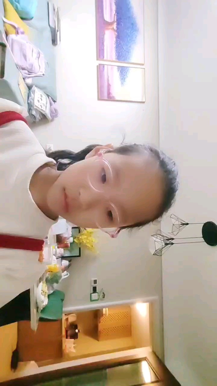 用钢琴弹奏离别开出花。