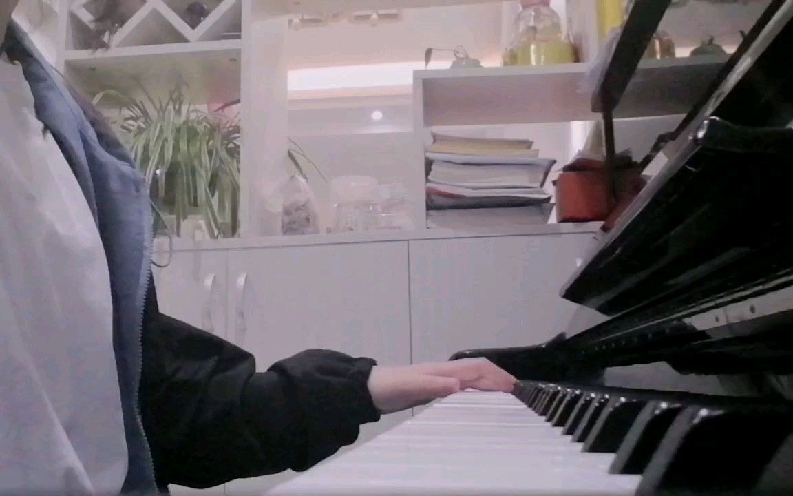那些曾经以为念念不忘的事情就在我们念念不忘的过程里，被我们遗忘了.