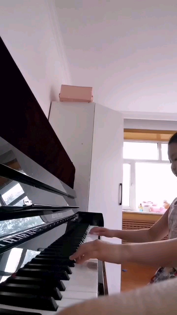 手可能离的有点近的，我是一个小孩子。嗯，里面有点卡。😭😭😭😭😭😭😭😭😭