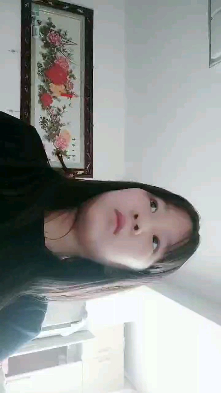人生只是一个浪漫的路程。这不是演奏，而是倾听。
