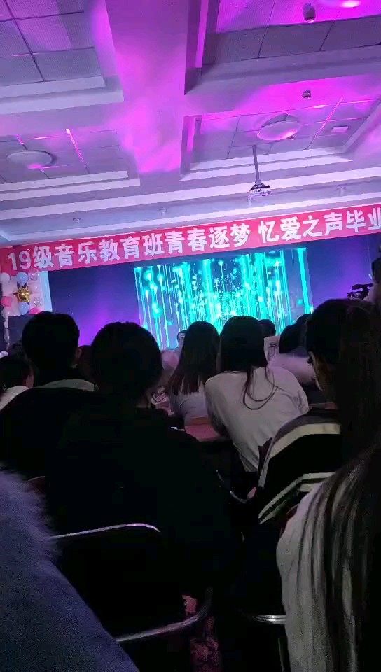 谁能告诉我第一个曲子叫什么