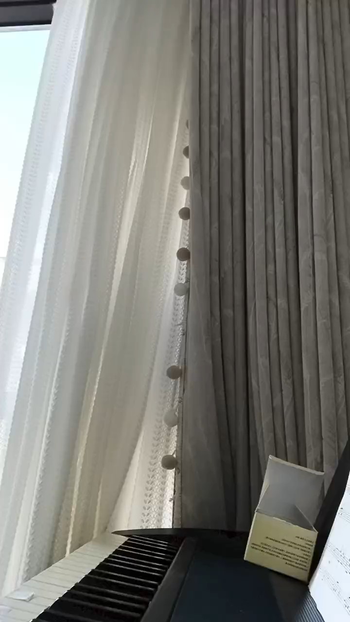 我是初学者，不想露脸。情景就像声音多美好，长大要当钢琴家弹的多好。