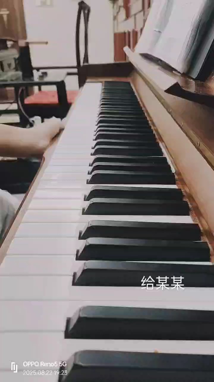 梧桐枝丫疯长，爱意贯穿心脏！