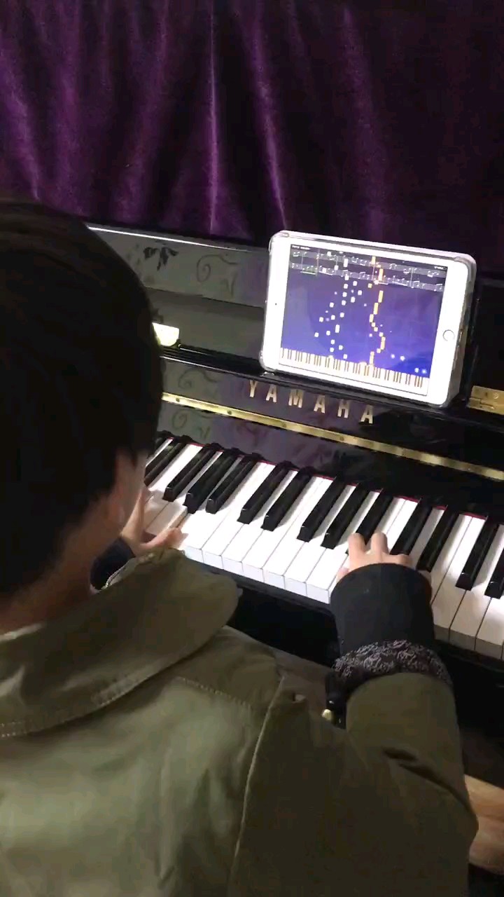 装模做样的小屁孩