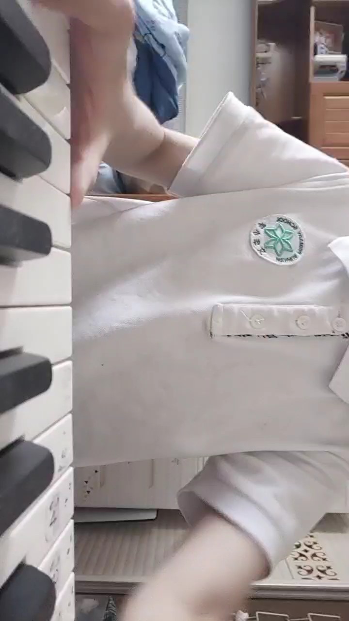 第一次录循环视频，可能有一点不太好。



你猜我为什么每次录视频都是很热的，因为我觉得这样可以录制键盘，而且审核就能通过。
如果我竖着录的话可能会录不到键盘。