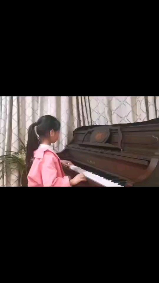 挺简单的。5级这个都是我好多年前他的曲子了现在这个已经比这个更难了。