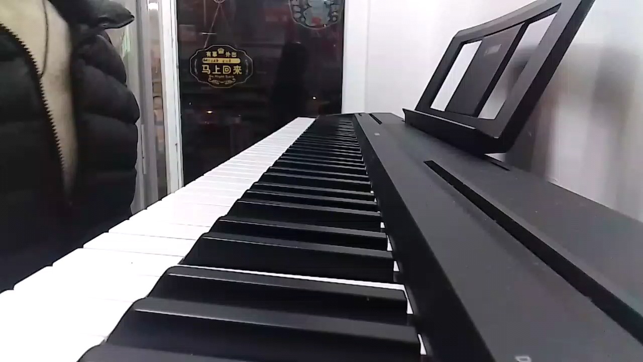 有点吵，谅解一下。《梦中的婚礼》