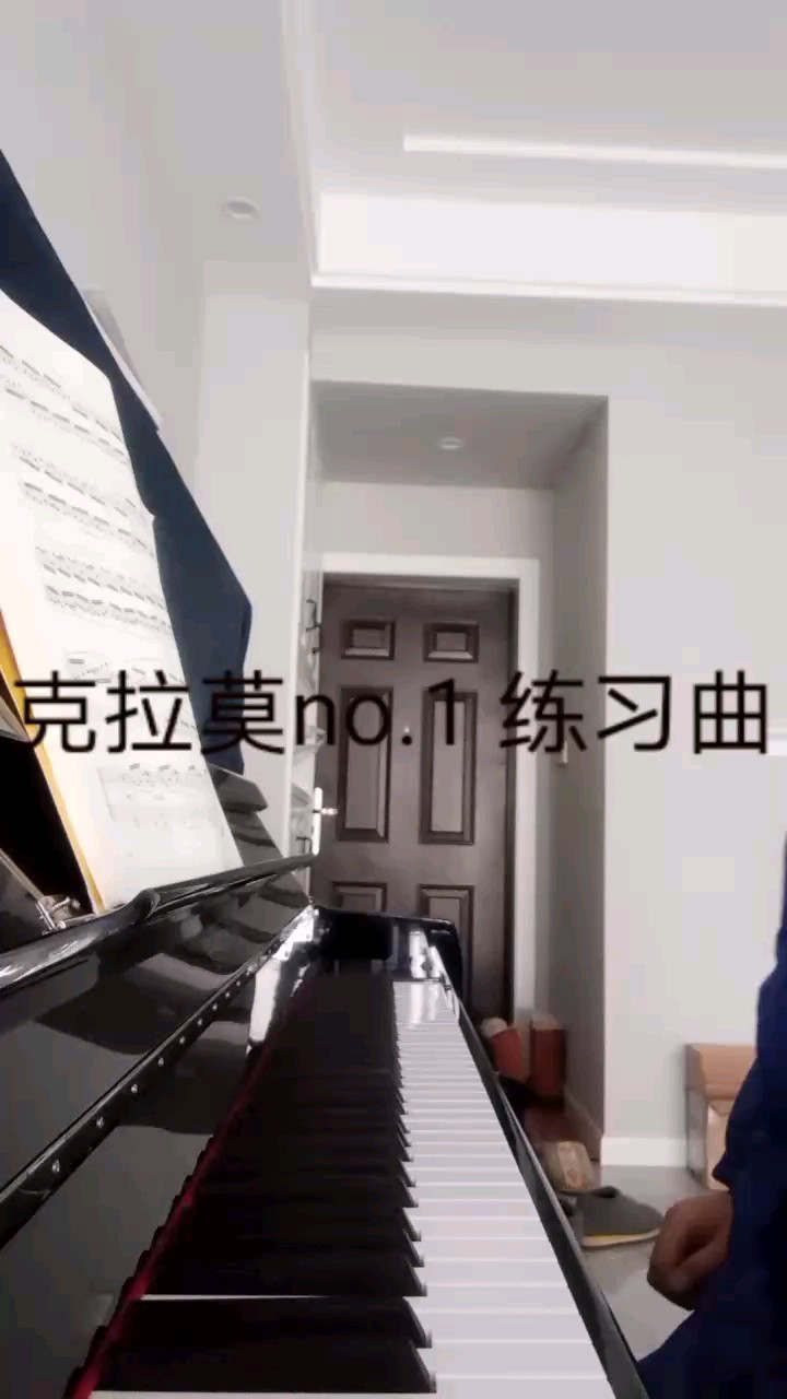 有錯(cuò)音別噴我別噴。 
  其實(shí)我是打算這個(gè)月底之前考級(jí)，但是我有錯(cuò)音，所以就改天（改了計(jì)劃的)  再考。
  有專家的可以評(píng)價(jià)或給些建議，謝謝????????       
  (此曲敬給我的老師??????)