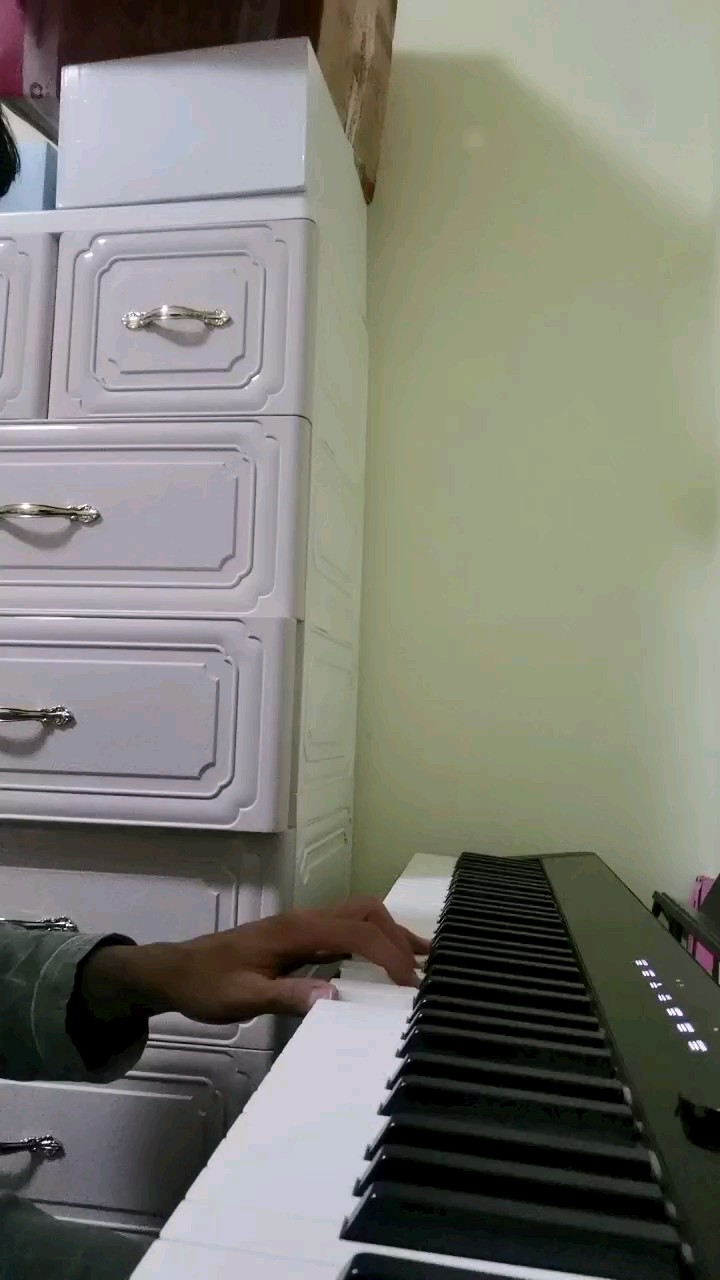 根据自己的理解二度创作，每次弹奏都能让内心变得安静