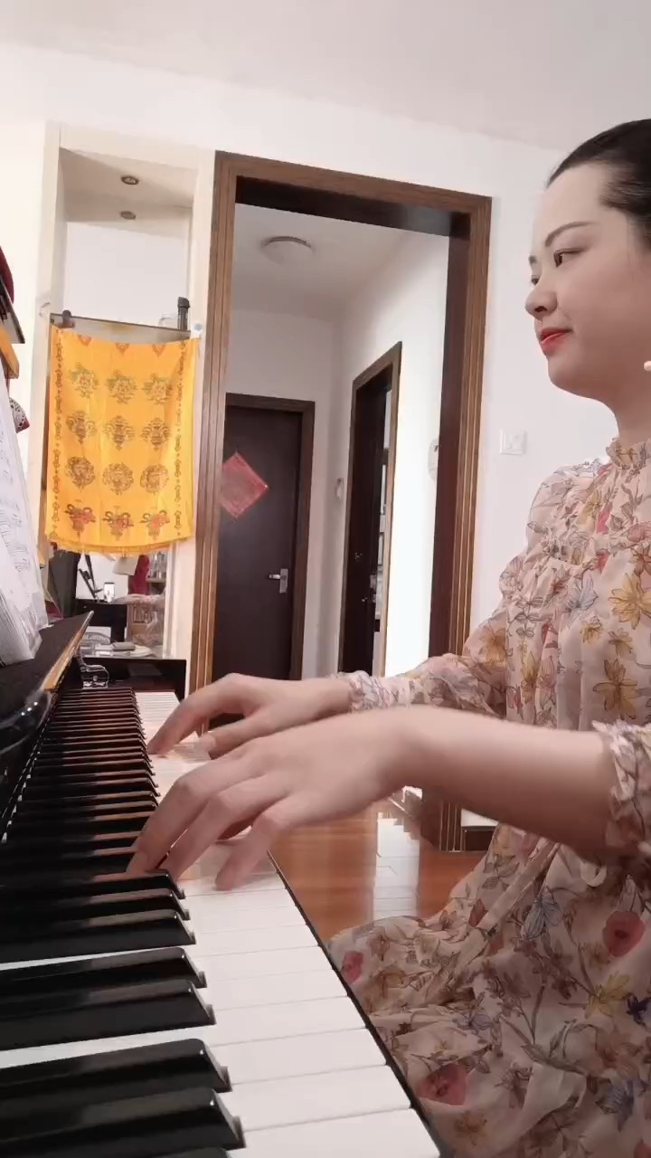 喝茶弹琴。今天你弹琴了吗？