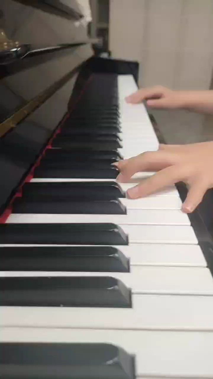 (*￣3￣)╭