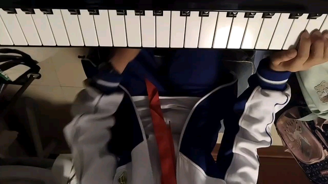 后半部分有些卡顿,我只会弹这部分就当娱乐弹一下，嘻嘻。