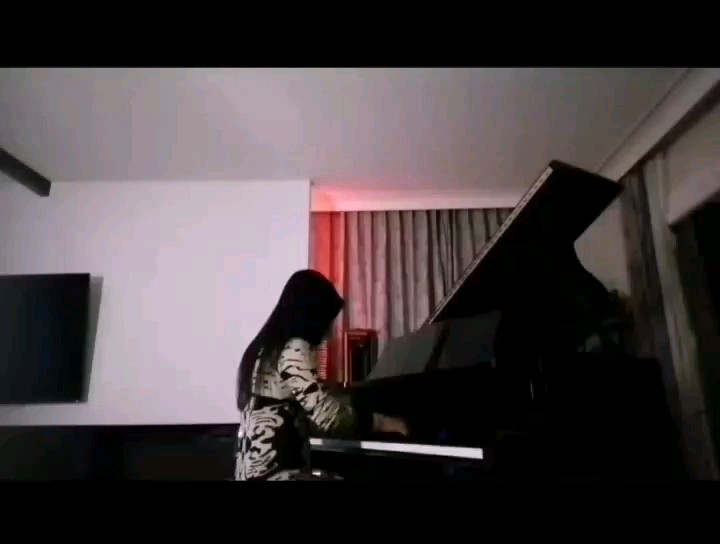喜欢金属摇滚不太会看五线谱的小白。感谢虫虫🤟🤟