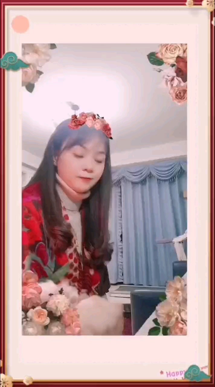 与君初相识，犹似故人归。天涯明月新，朝暮最相思。