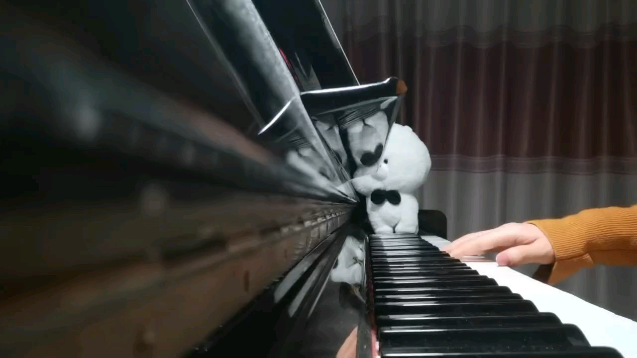 怎么少的了TWINS呢  开启麦弹模式👻  还在用五线谱的时候就买了本twins和she的歌曲集 翻了没动...终于有简化版的了😺