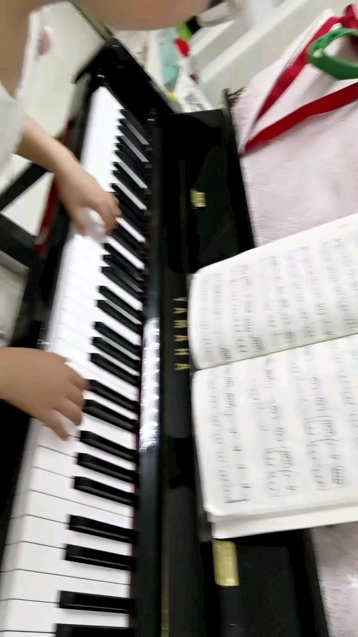 曲子有一些小错误，请原谅。