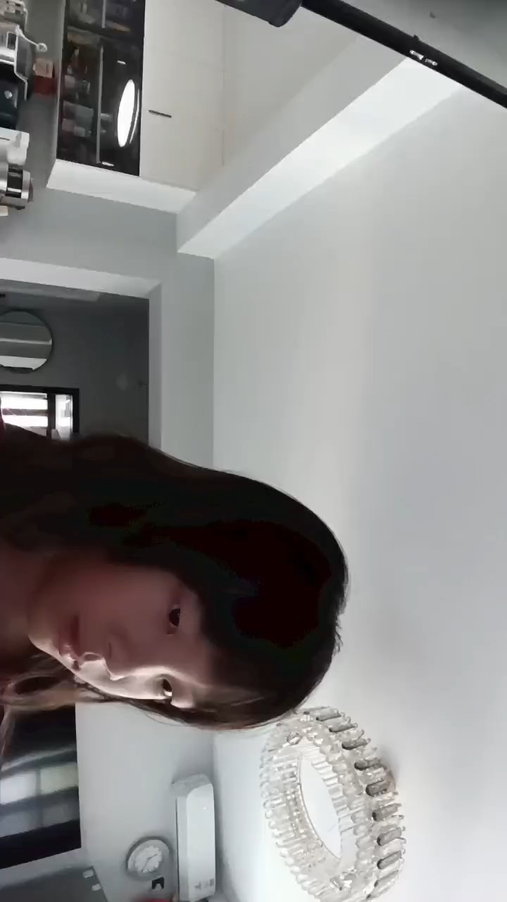 第一次拍有点紧张～轻点喷～
