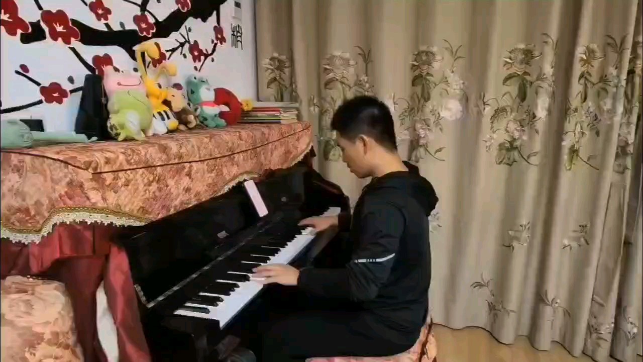 国庆又盛年，此曲献伟业