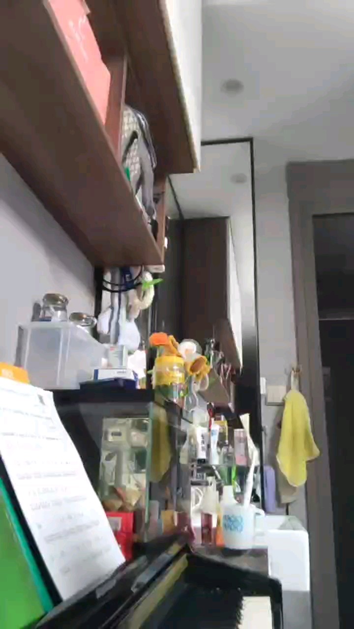 改了一下左手的调，因为是刚学钢琴，所以手不能跨度弹那么大，大家轻点喷，只会前面的一点，我会继续学的