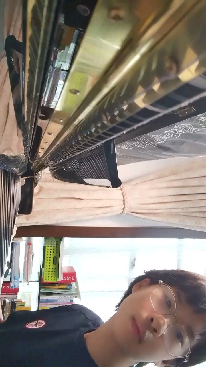 纯瞎弹，也是刚开始弹得，看过我的视频的会发现我有些音一直弹😝
