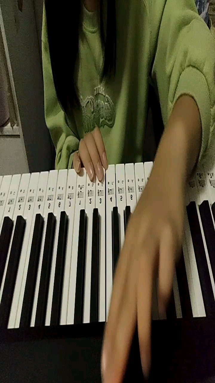 猜猜是什么歌（弹得不好轻喷）