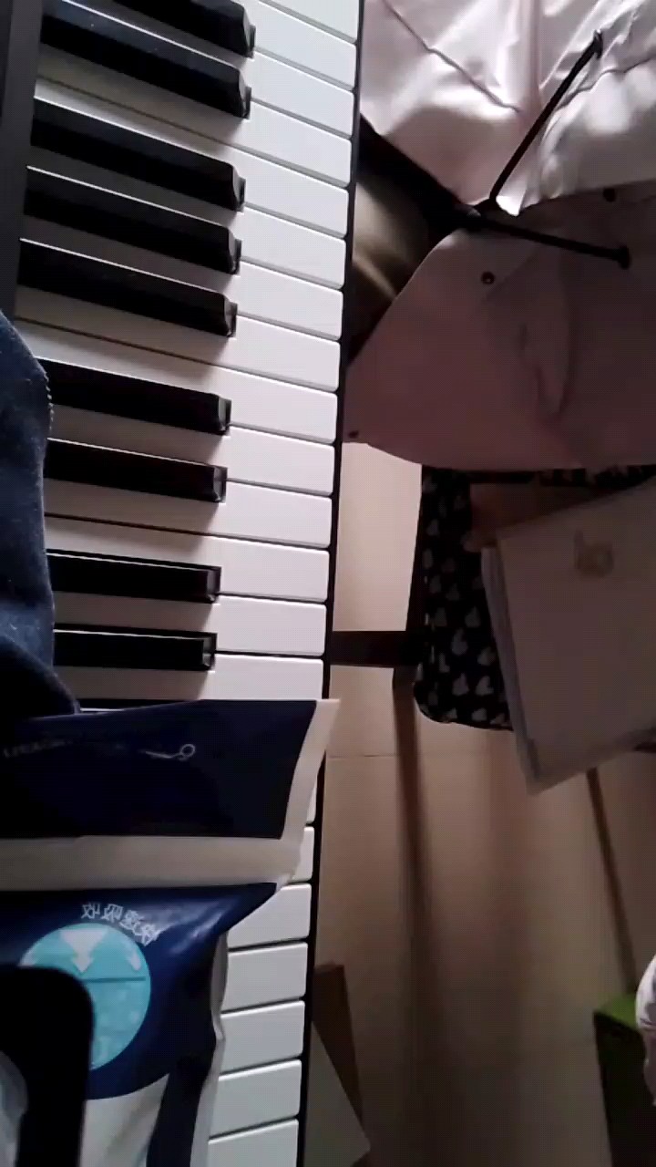 好难听啊，现实中听起来挺好听的，视频中音好难听。
