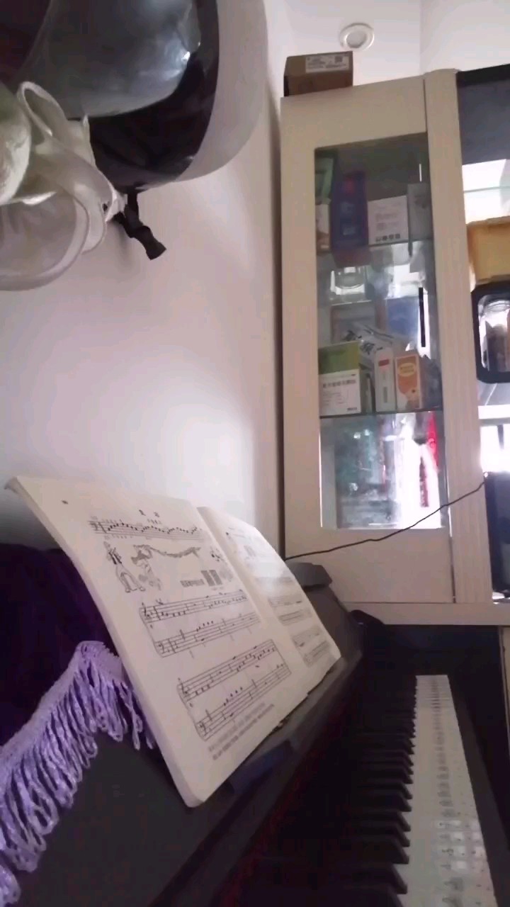 坐在窗台上装忧郁一翻身掉猪圈里了