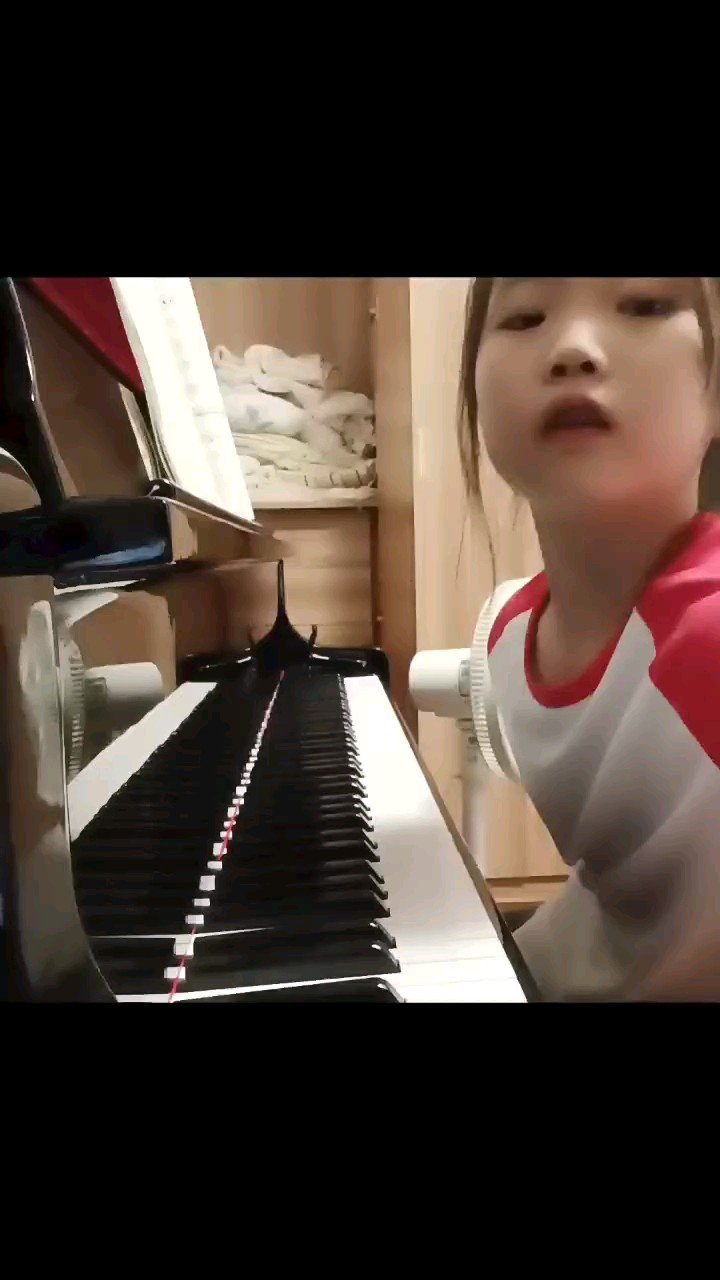 优美，但不熟练，要看钢琴谱😅