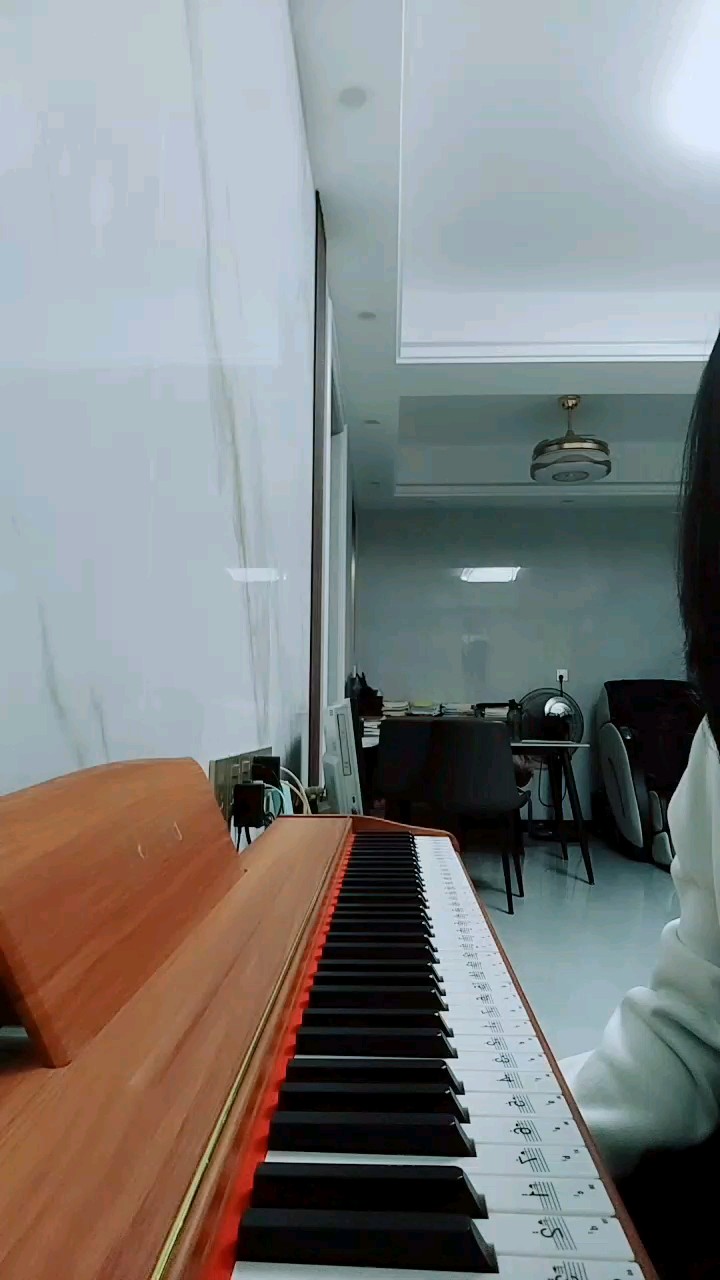 "本来是弹给他的，现在已经不重要了""这是给我自己听的"