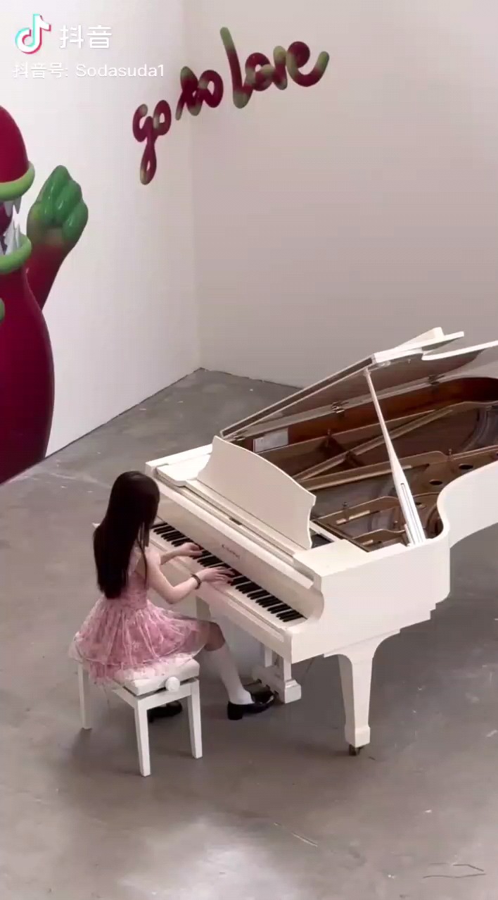 我爱你，但你是另一个世界的……