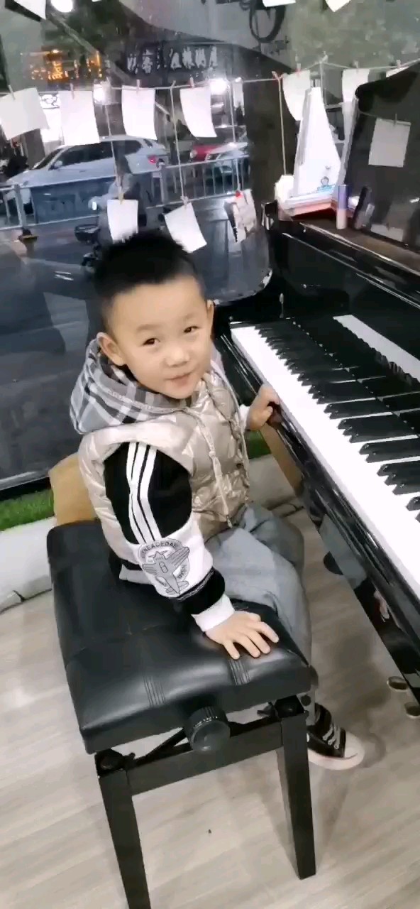 老二学琴了🤗