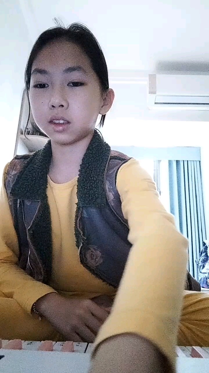 弹得不好，第1次弹。弹这个是为了纪念查理九世。