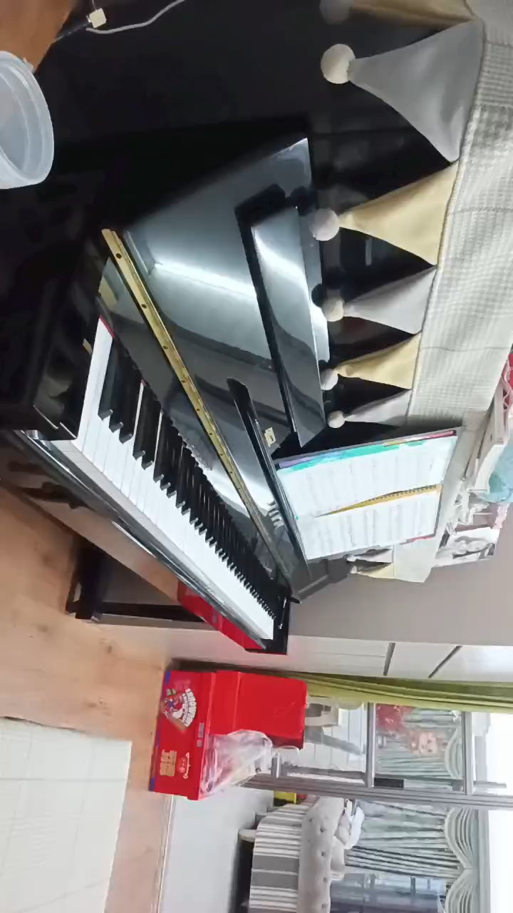 第一次用虫虫钢琴，也是第一次发视频，请各位老朋友多多关照！