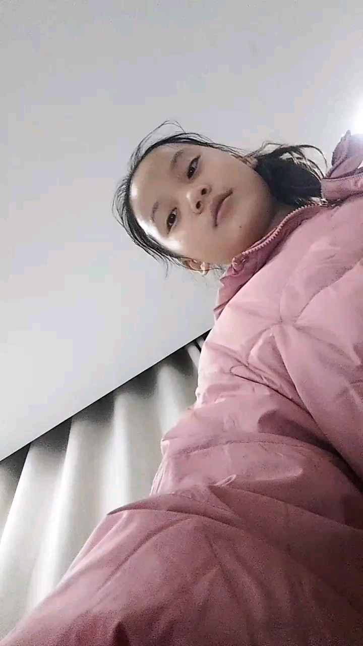 不小心被我姐打钢琴停了，所以只能弹出这一点了。